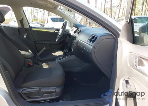 2015 Volkswagen Jetta 1.8T Se z USA, uszkodzony, nr VIN 3VWD07AJ7FM245169